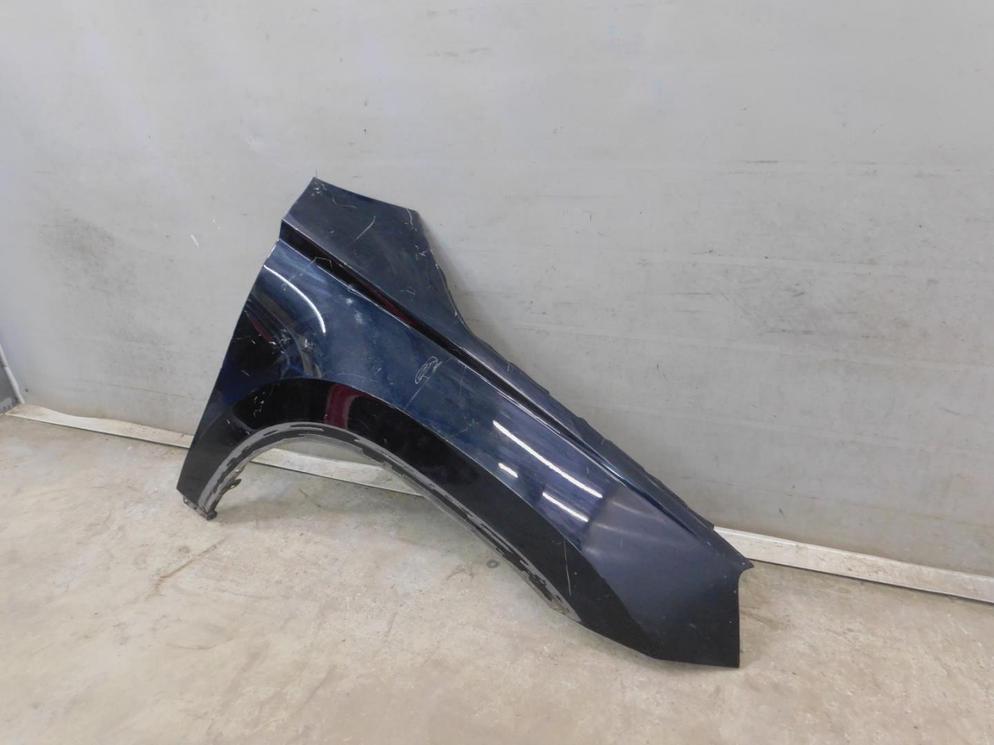 Крыло переднее правое