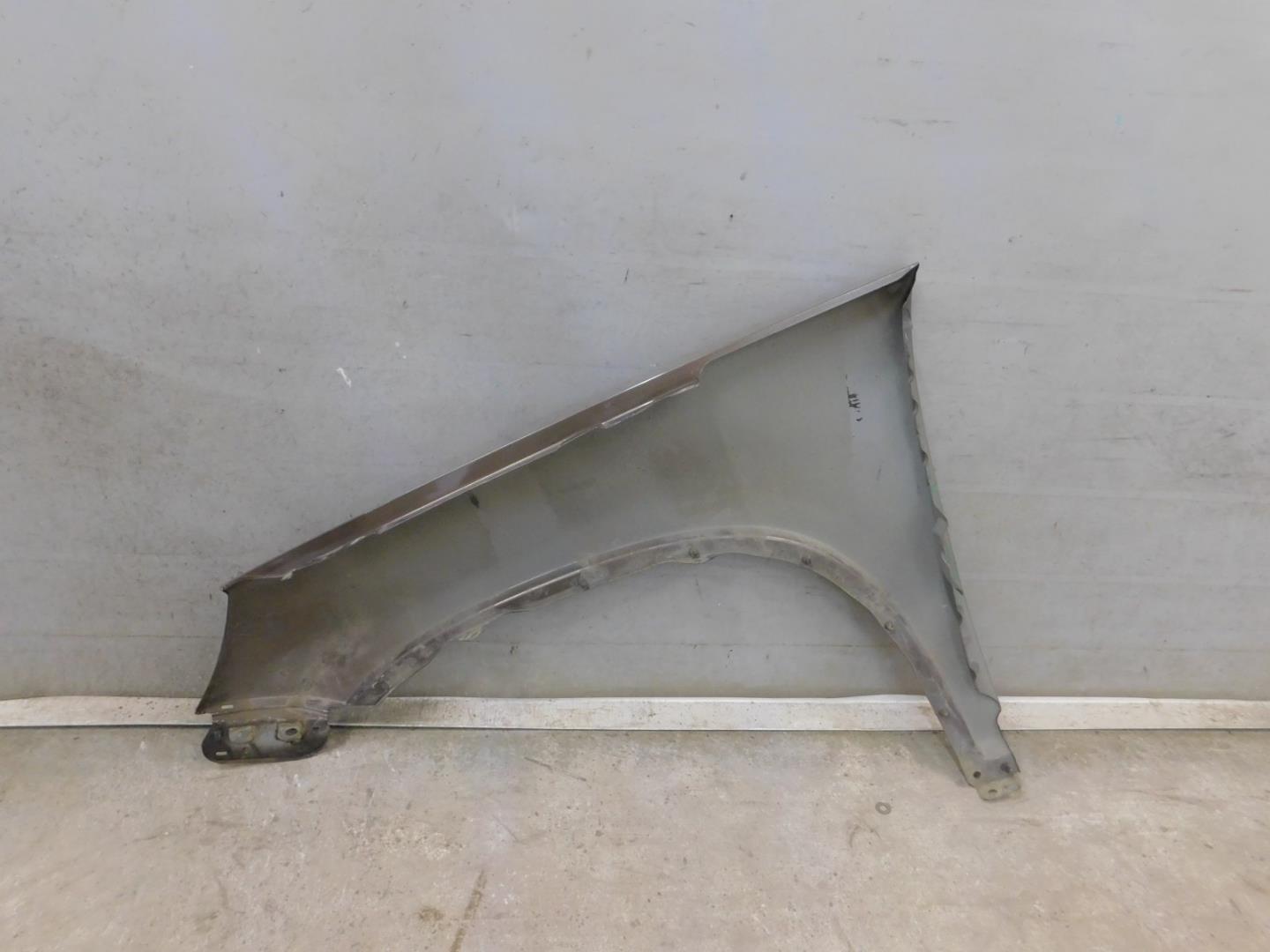 Крыло переднее правое