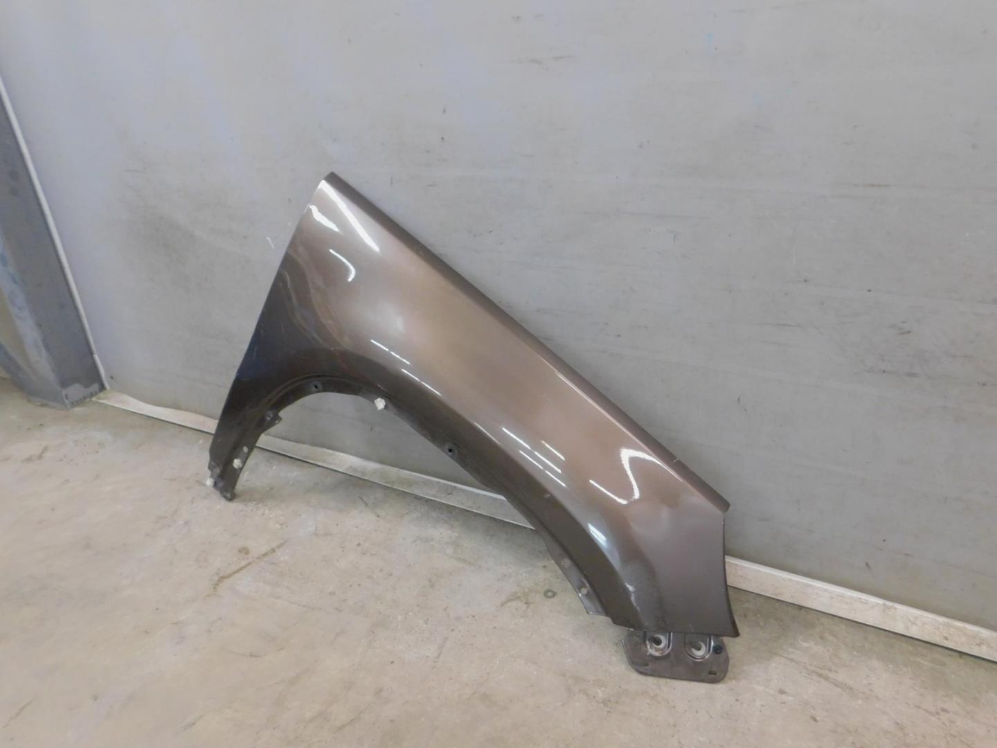 Крыло переднее правое