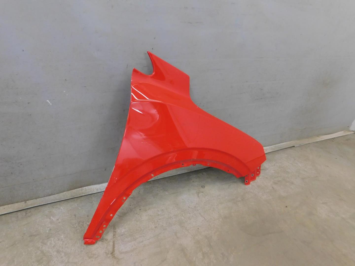 Крыло переднее правое