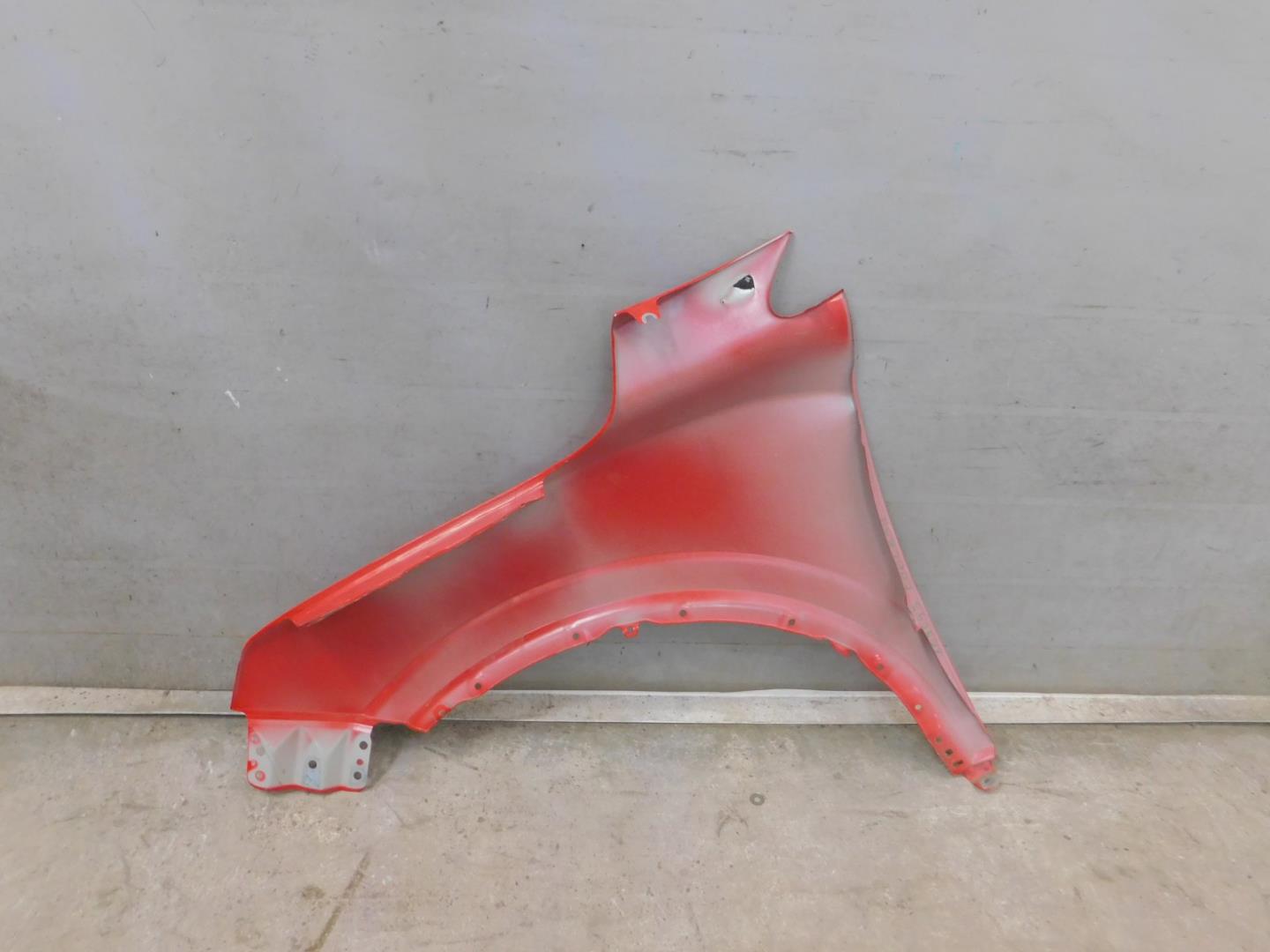 Крыло переднее правое