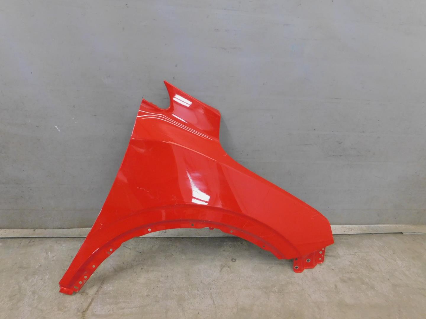 Крыло переднее правое