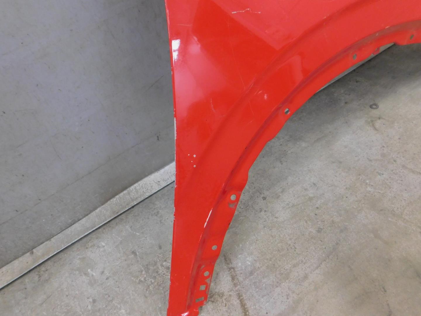 Крыло переднее правое