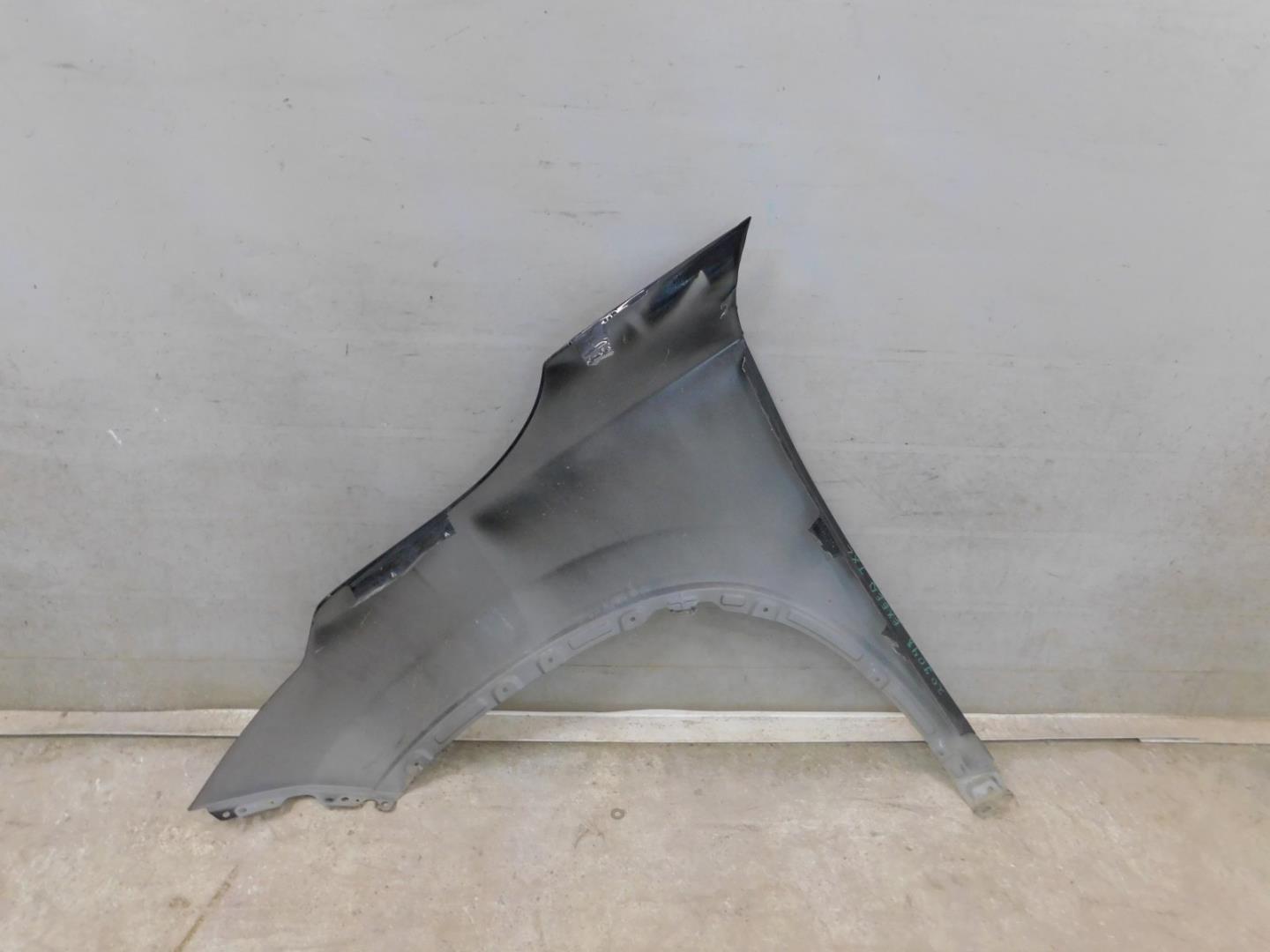 Крыло переднее правое