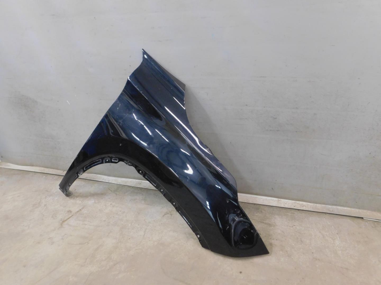 Крыло переднее правое