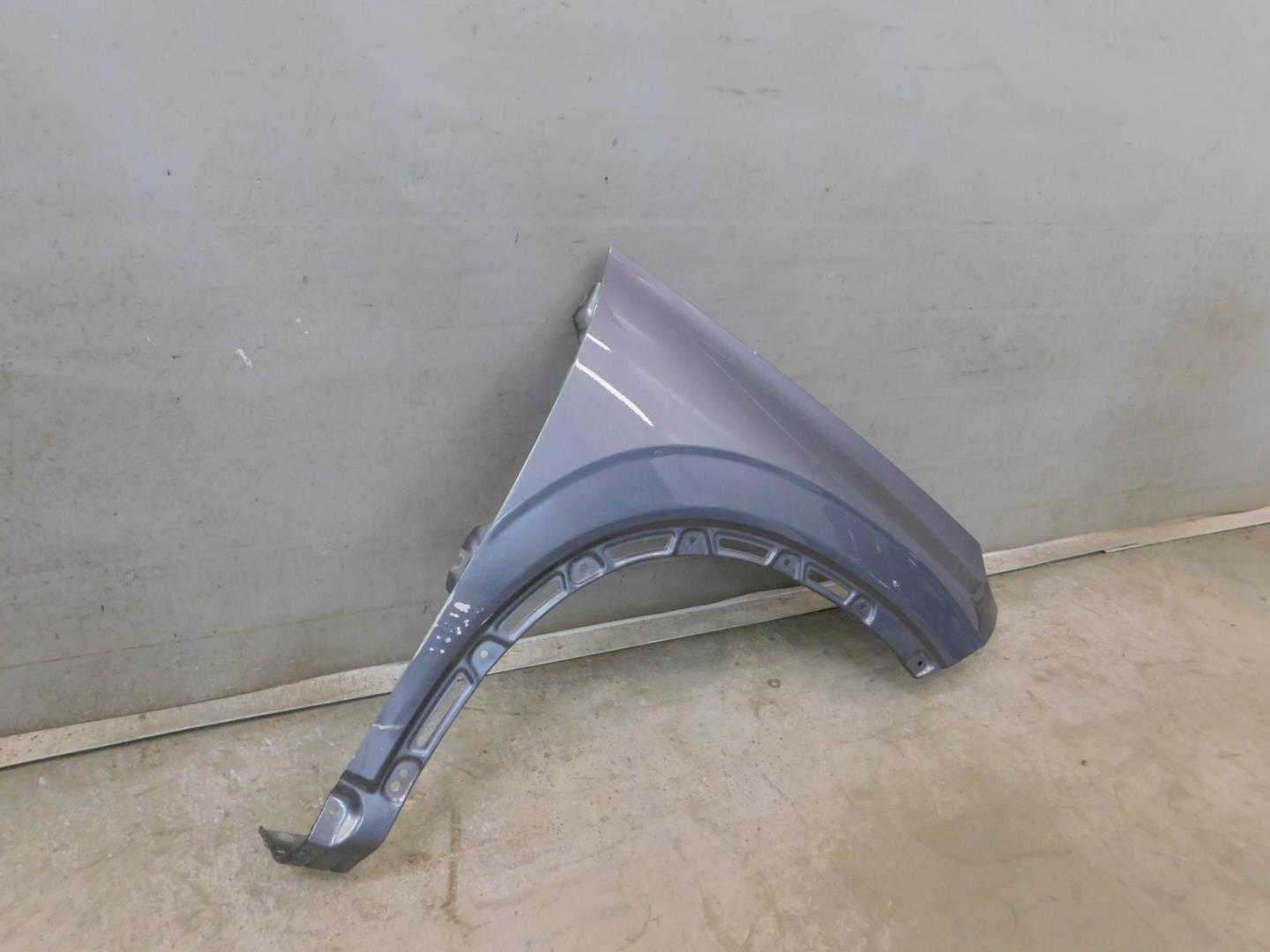 Крыло переднее правое