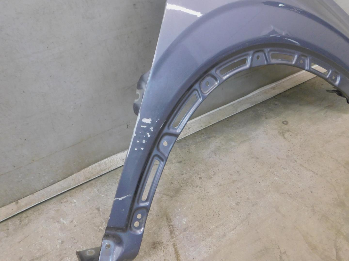 Крыло переднее правое