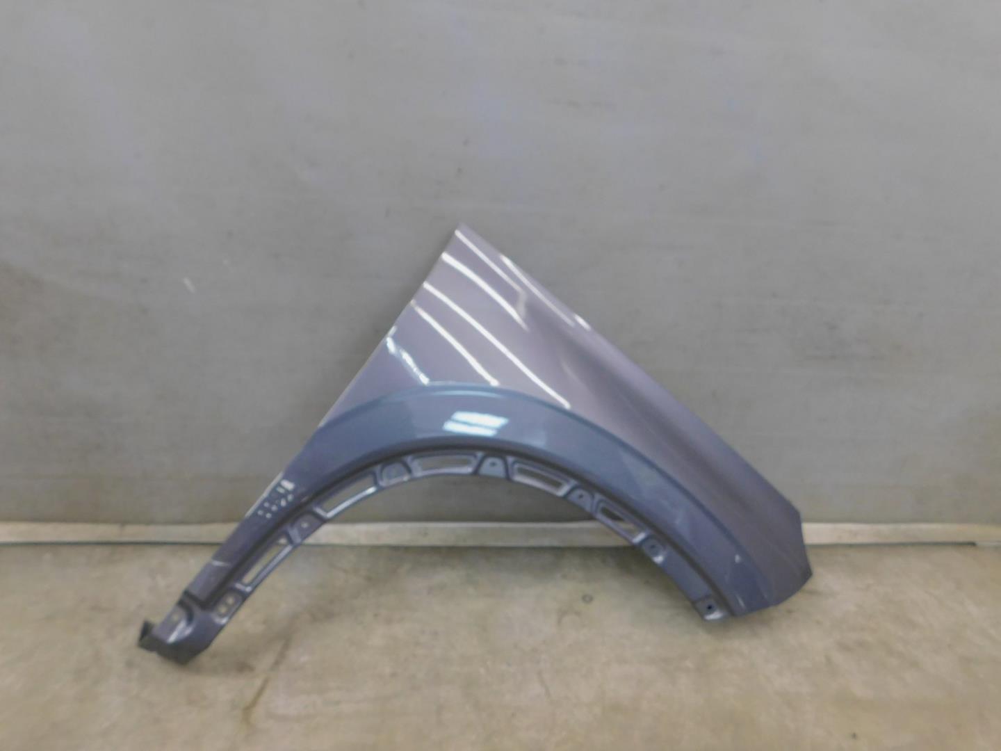 Крыло переднее правое