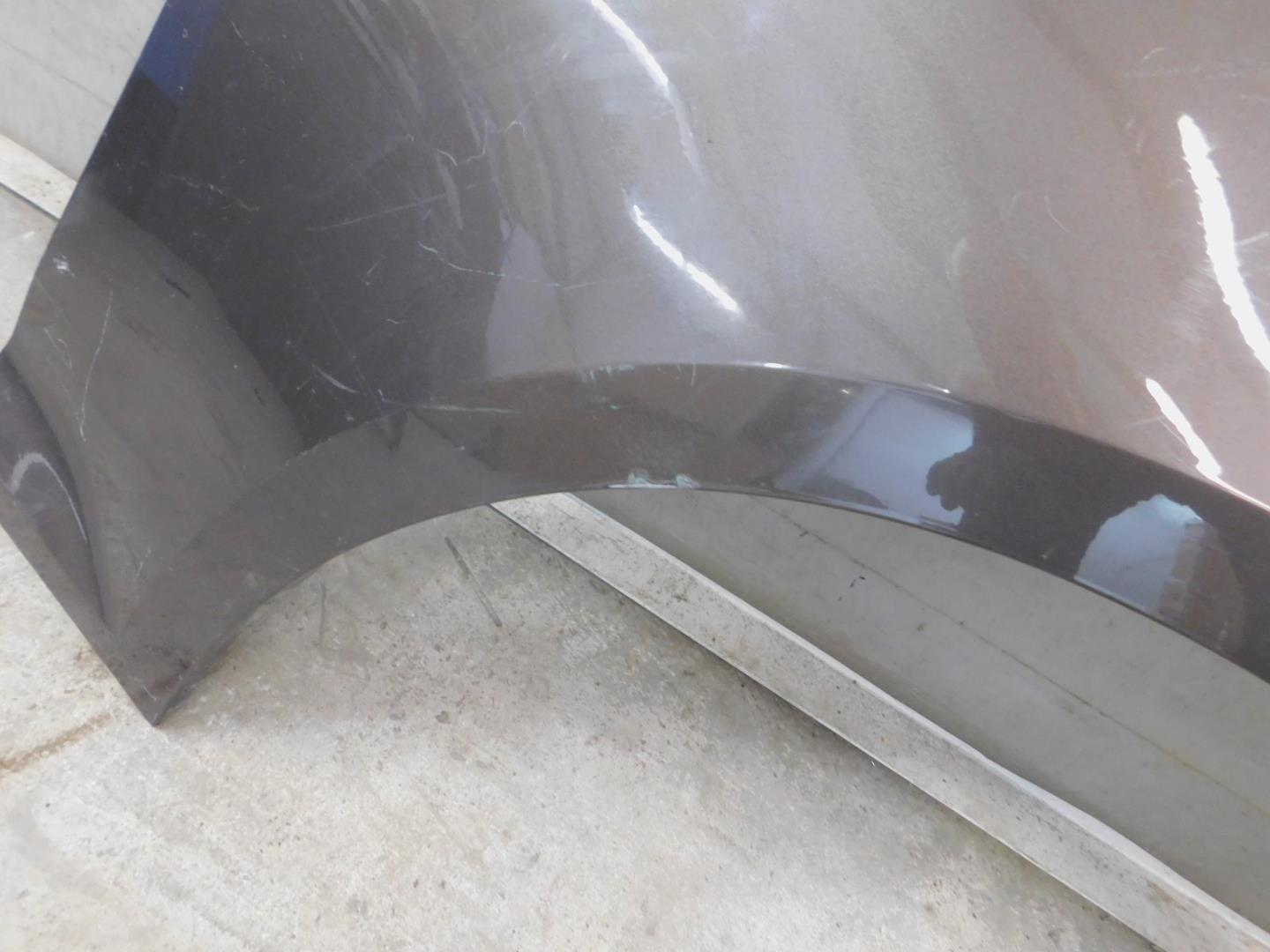 Крыло переднее правое