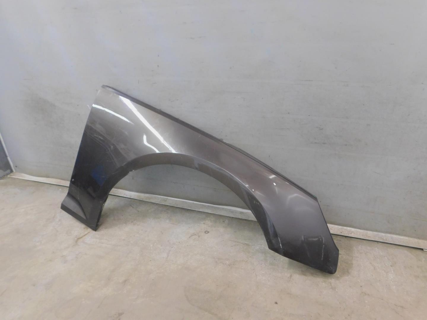 Крыло переднее правое