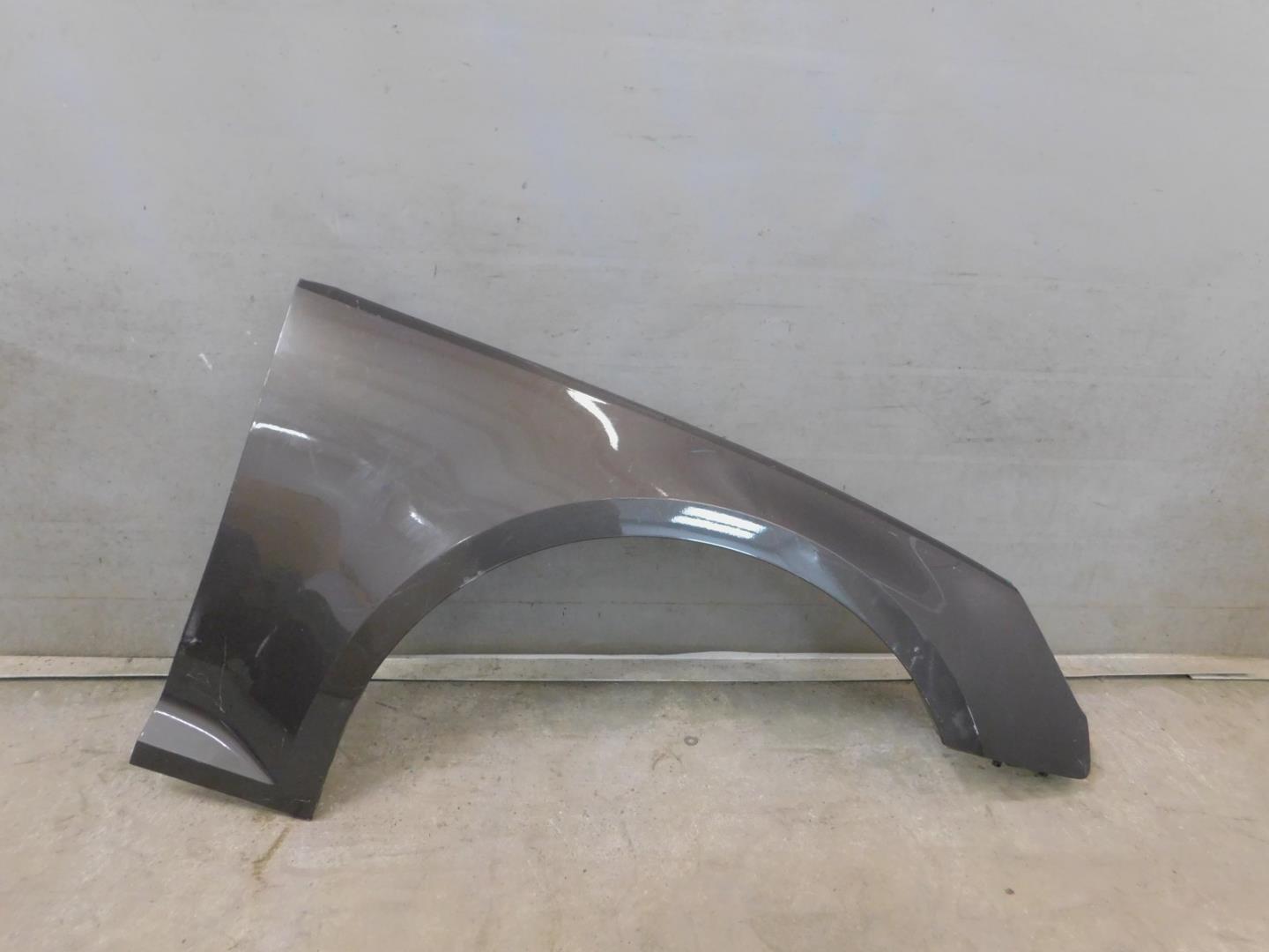 Крыло переднее правое