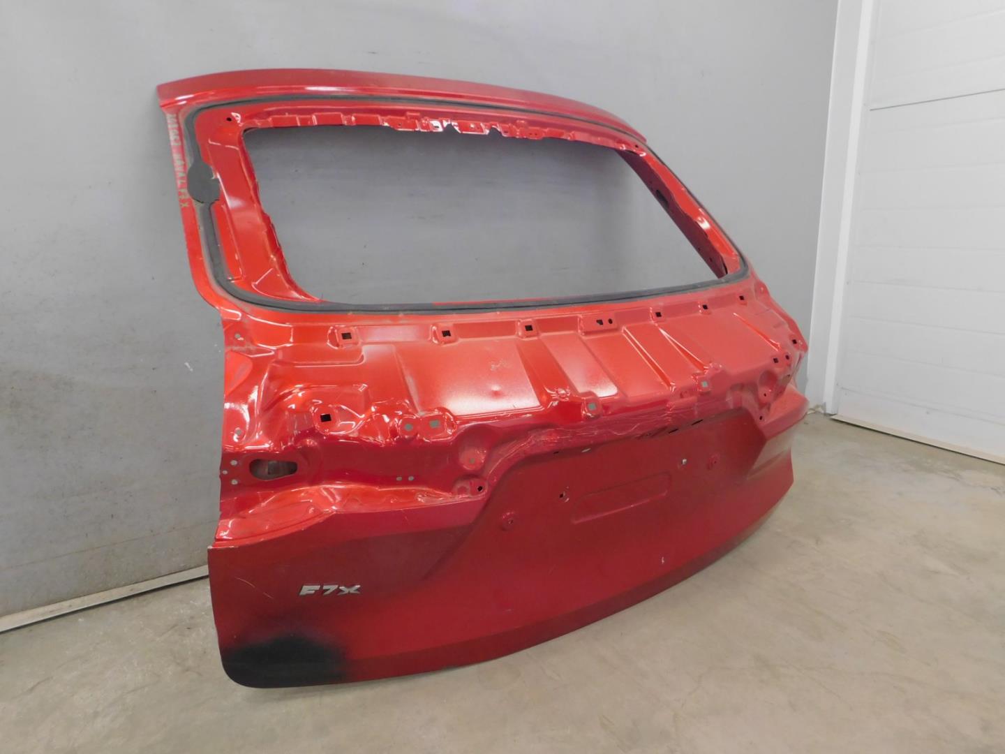 Дверь багажника