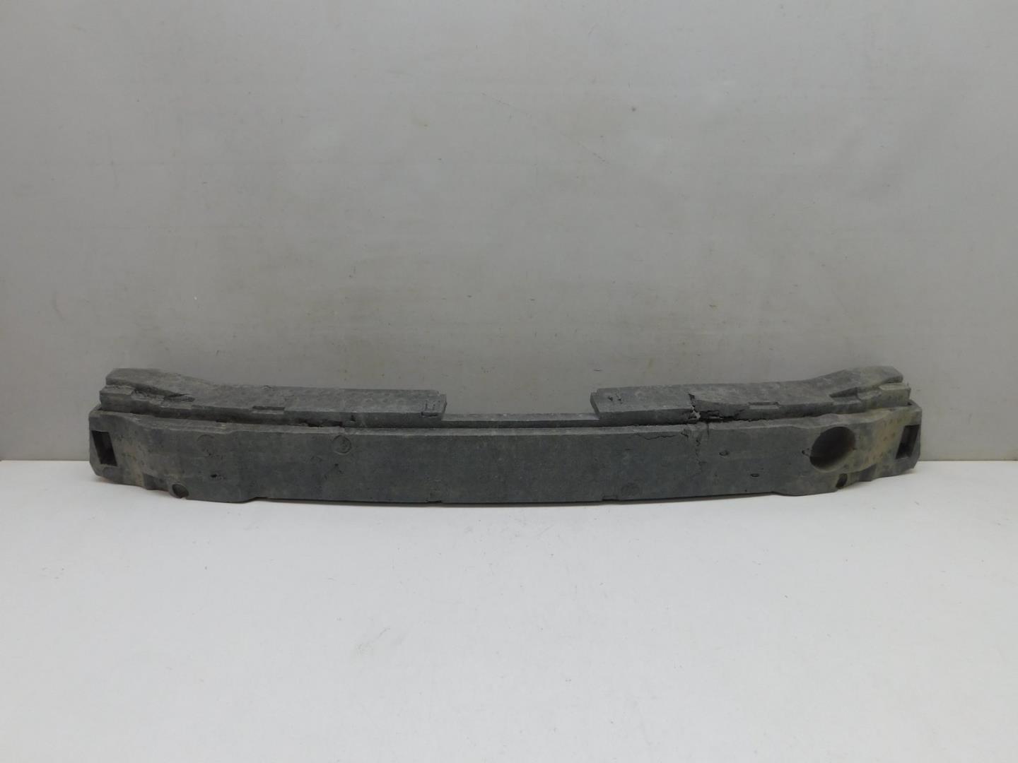 Усилитель переднего бампера