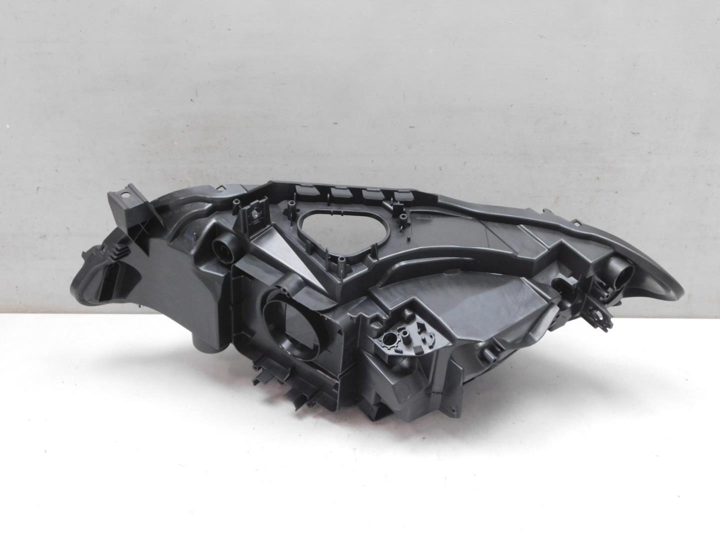 Корпус фары правой