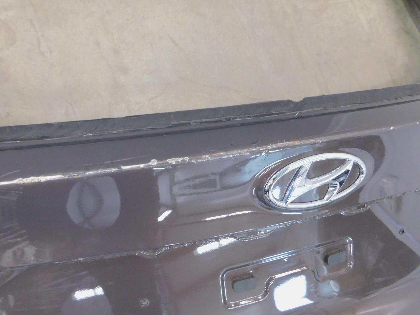 Дверь багажника