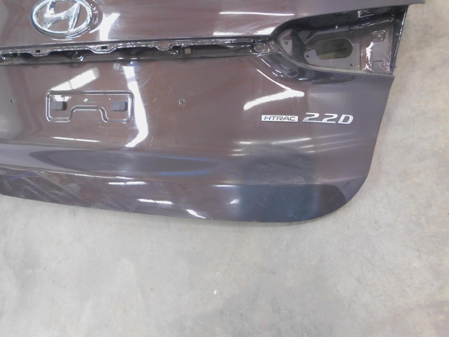 Дверь багажника