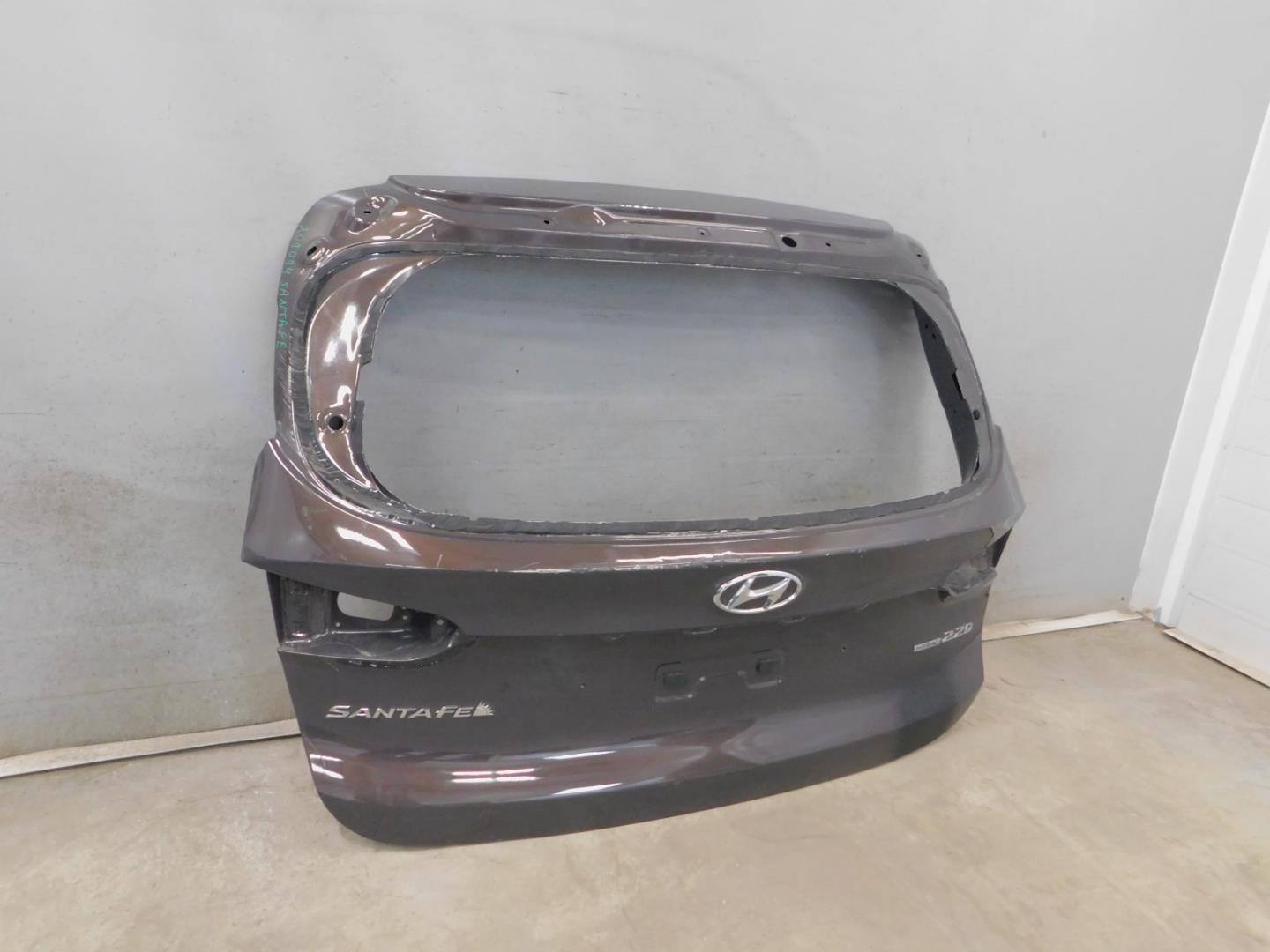 Дверь багажника