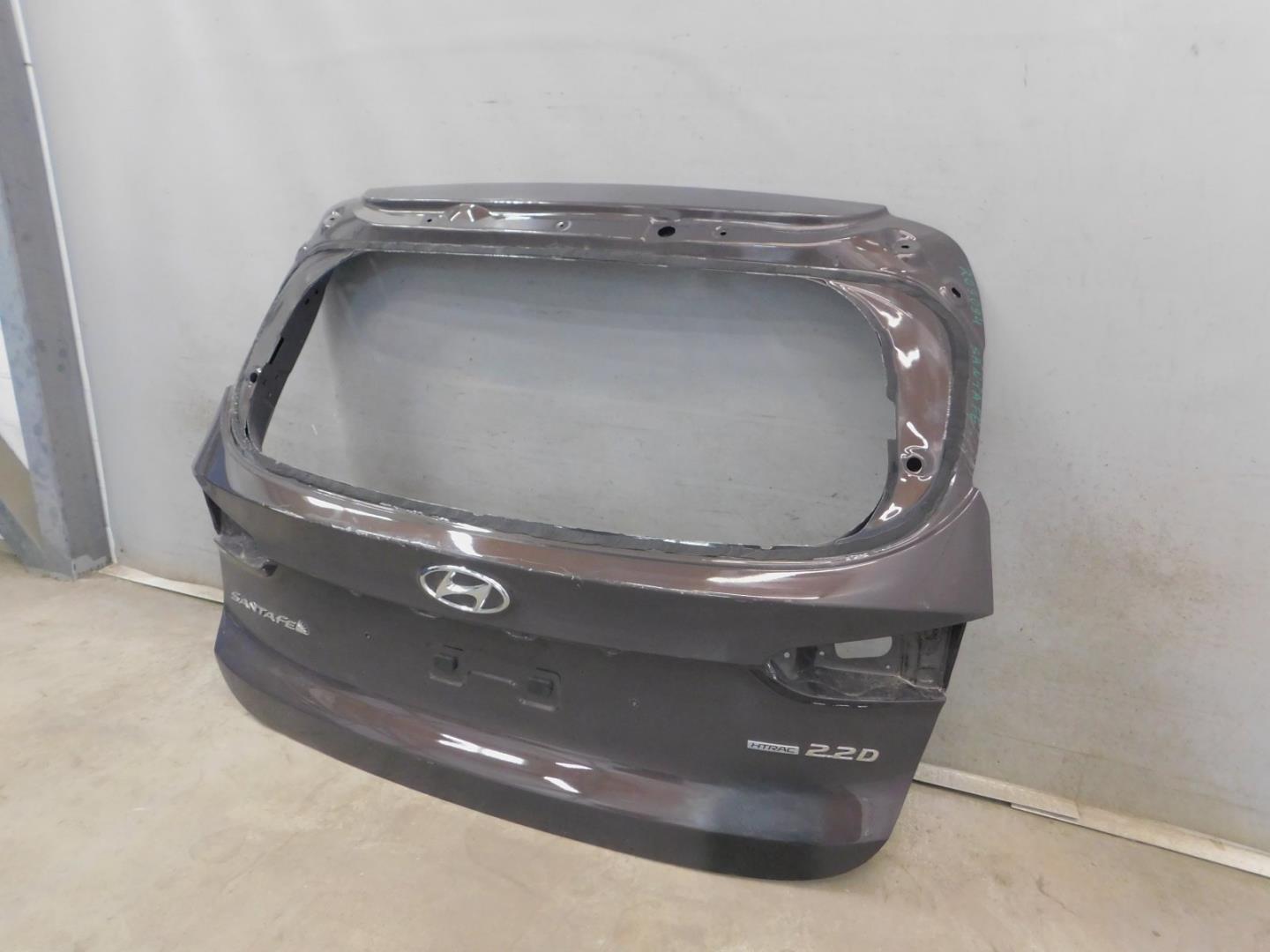 Дверь багажника