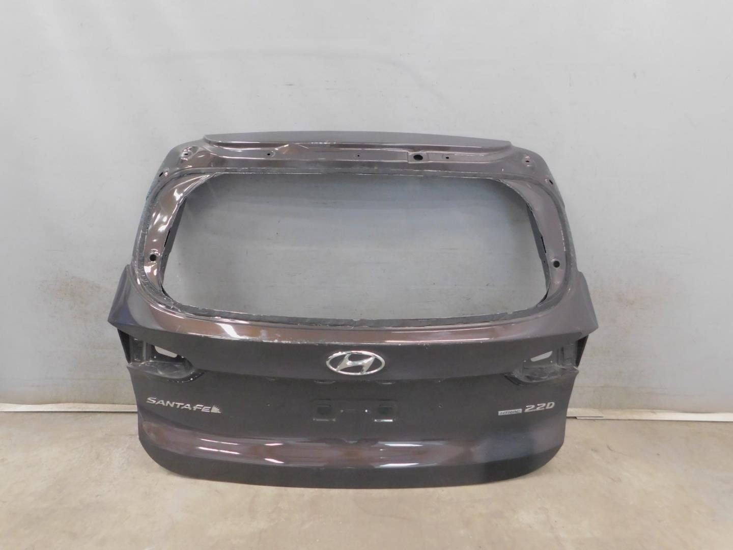 Дверь багажника