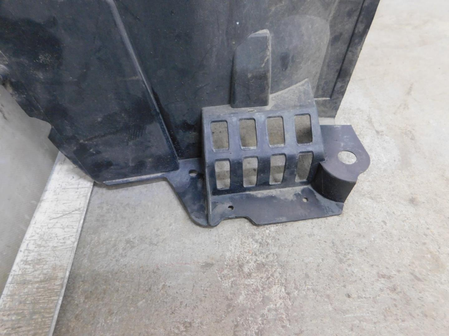 Локер передний правый