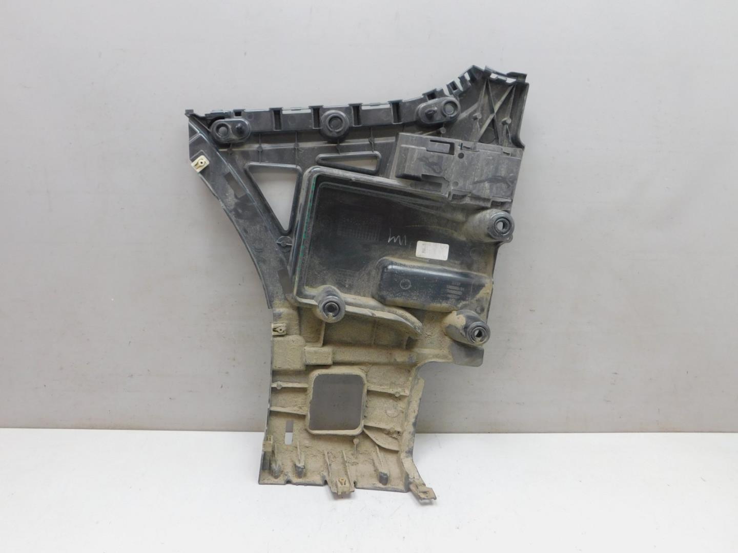 Кронштейн заднего бампера