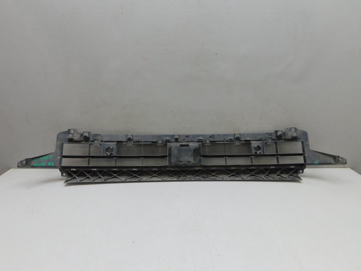 Решетка в бампер центральная