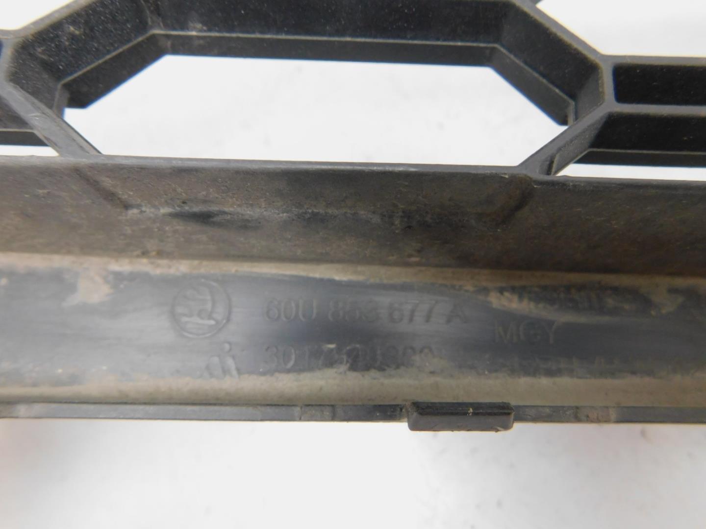 Решетка в бампер центральная