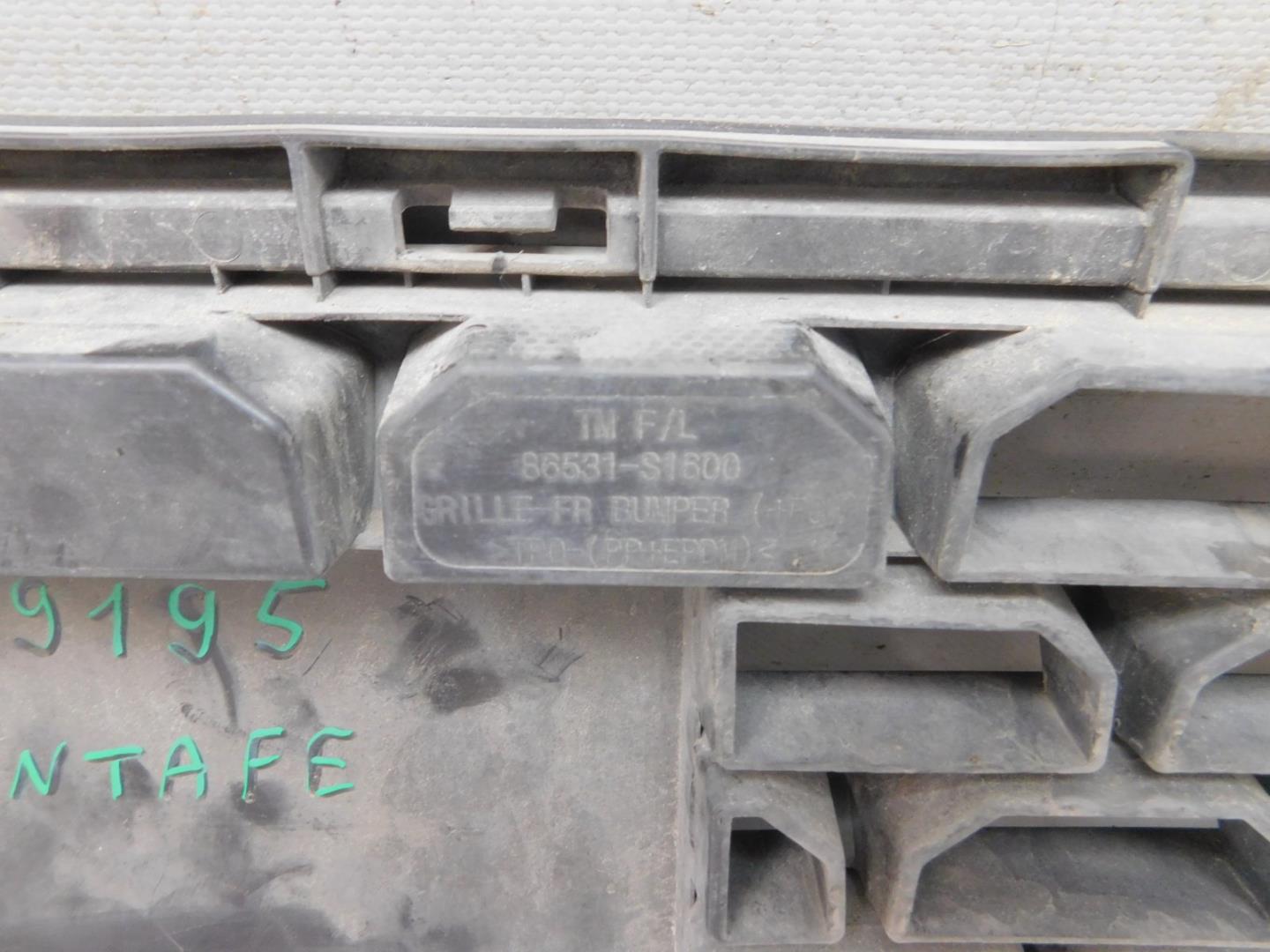 Решетка в бампер центральная