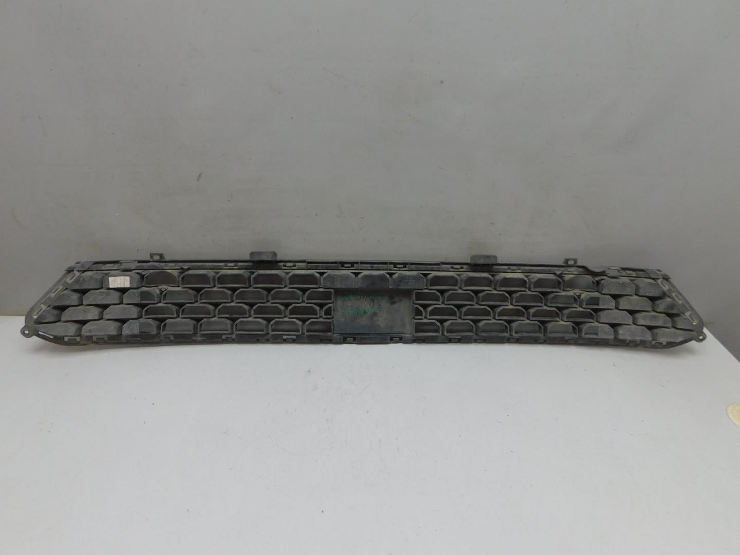 Решетка в бампер центральная