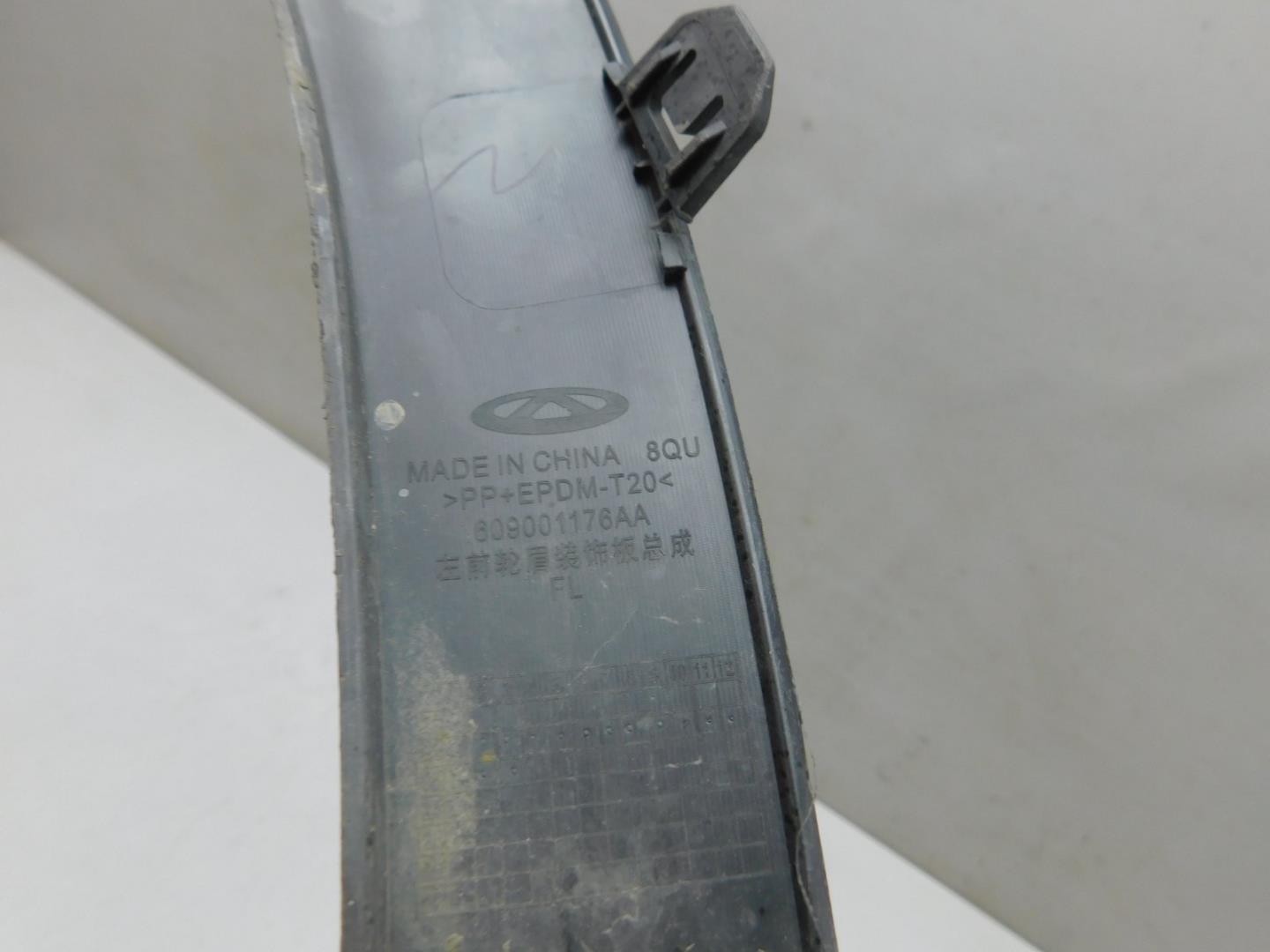 Накладка переднего крыла левого