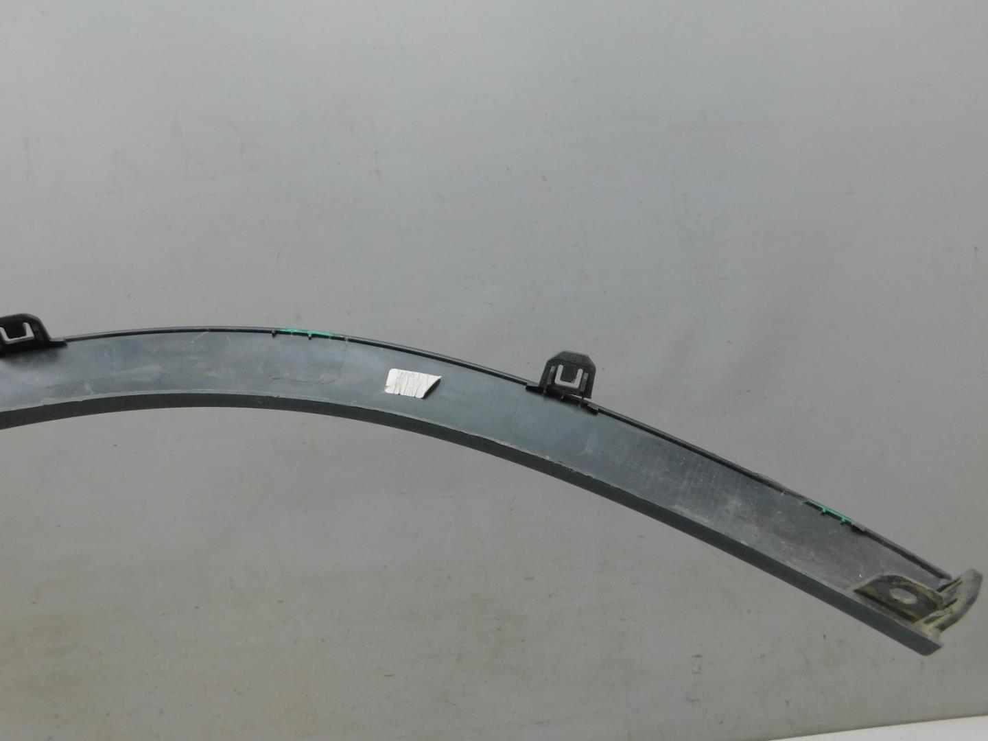 Накладка переднего крыла левого