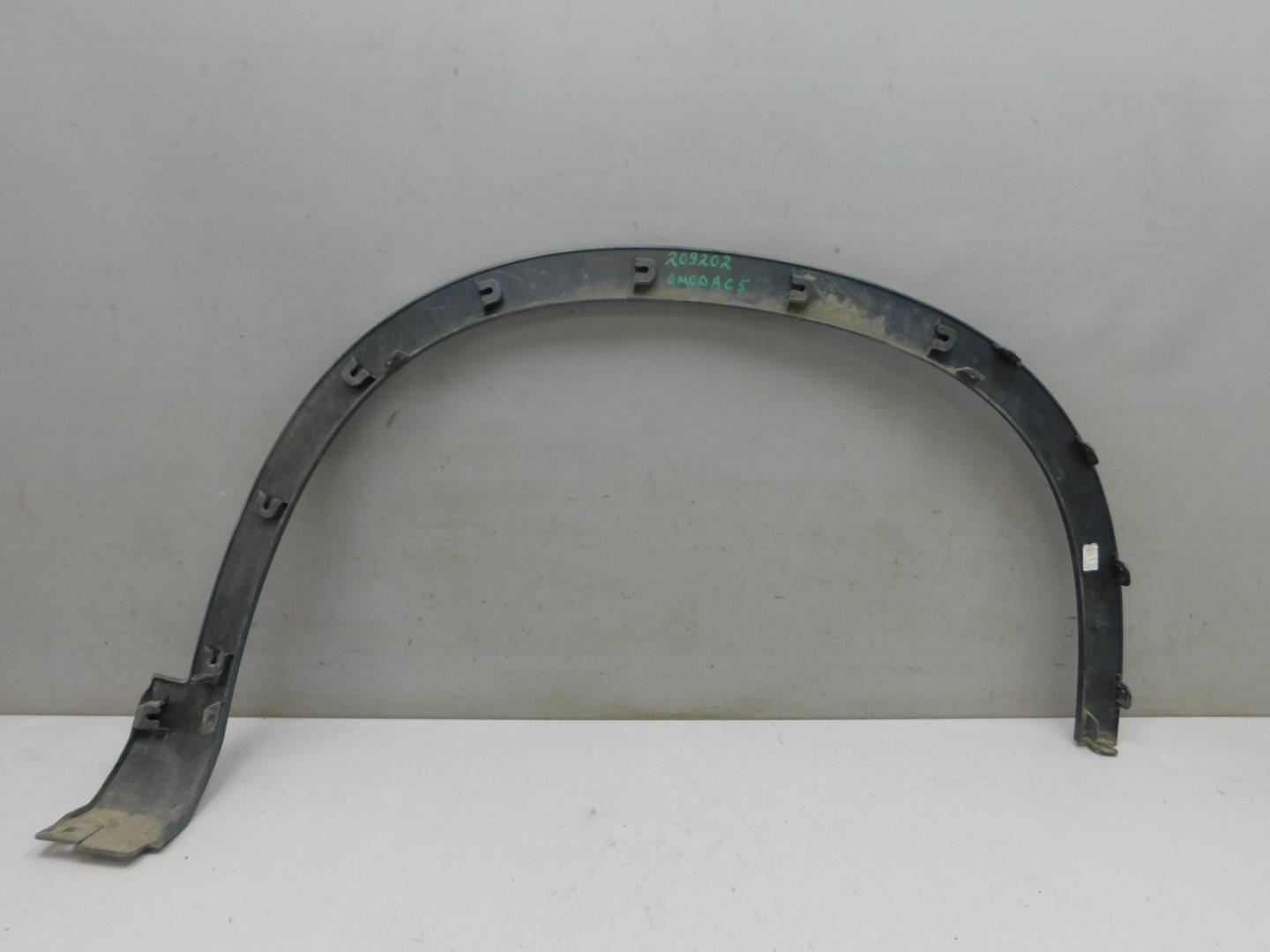 Накладка переднего крыла левого