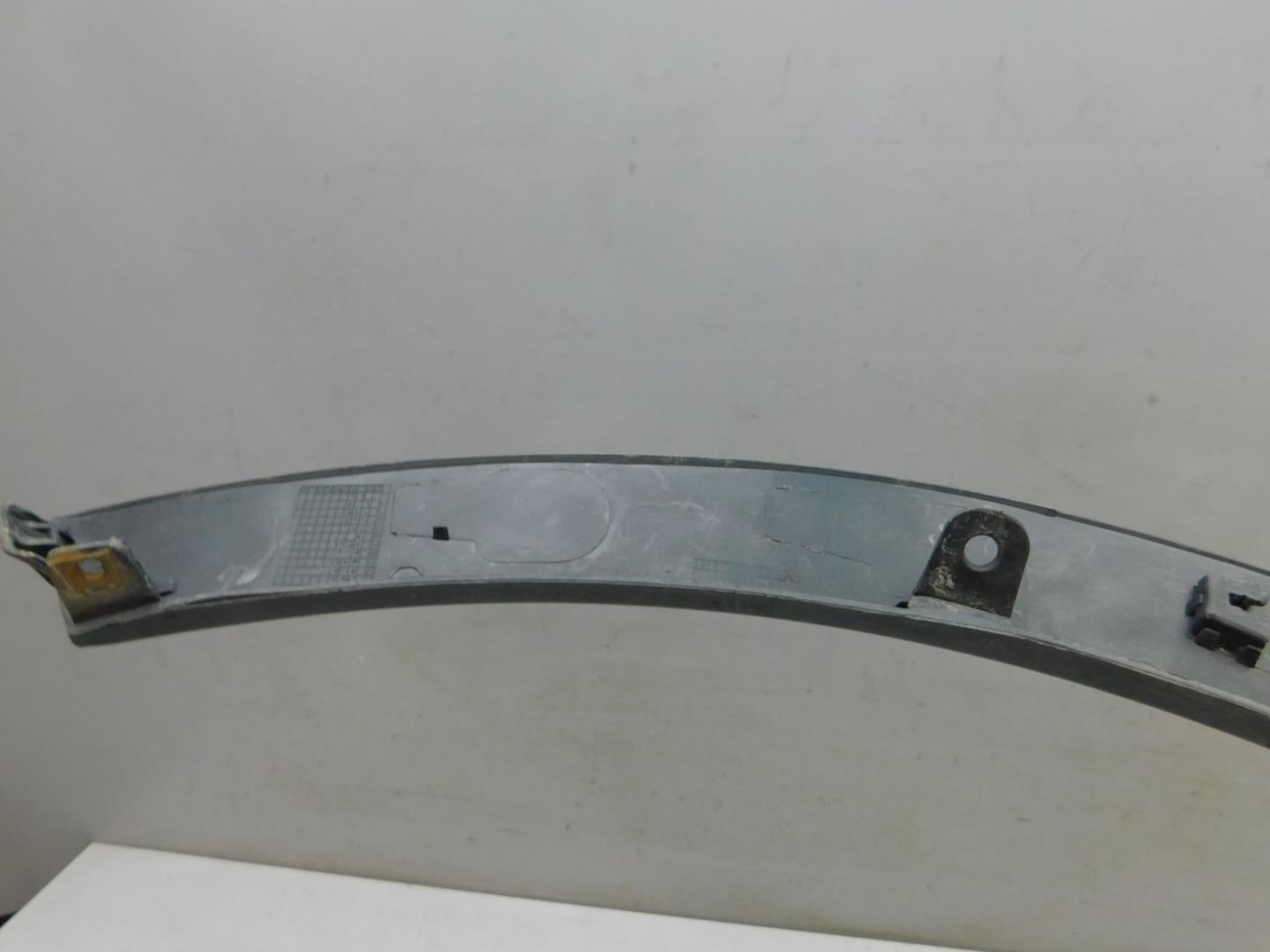 Накладка переднего крыла правого