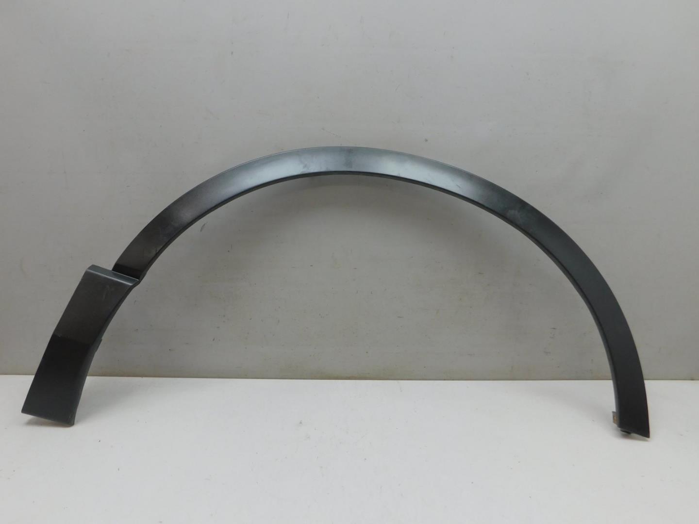 Накладка переднего крыла правого