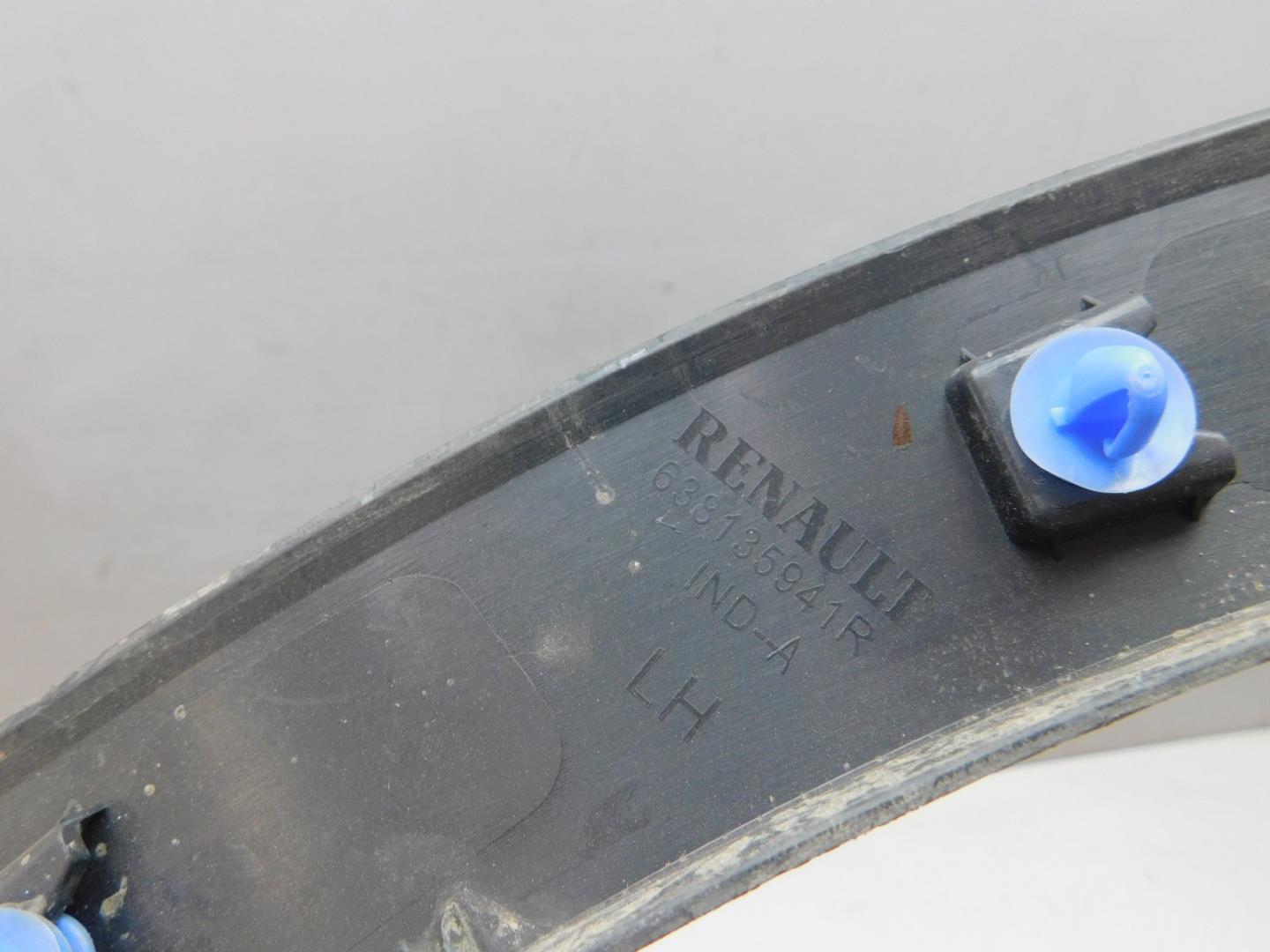 Накладка крыла переднего левого