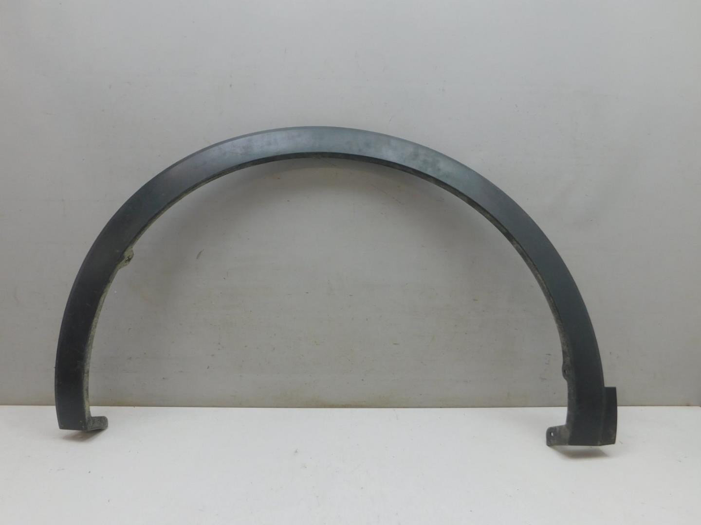 Накладка крыла переднего левого