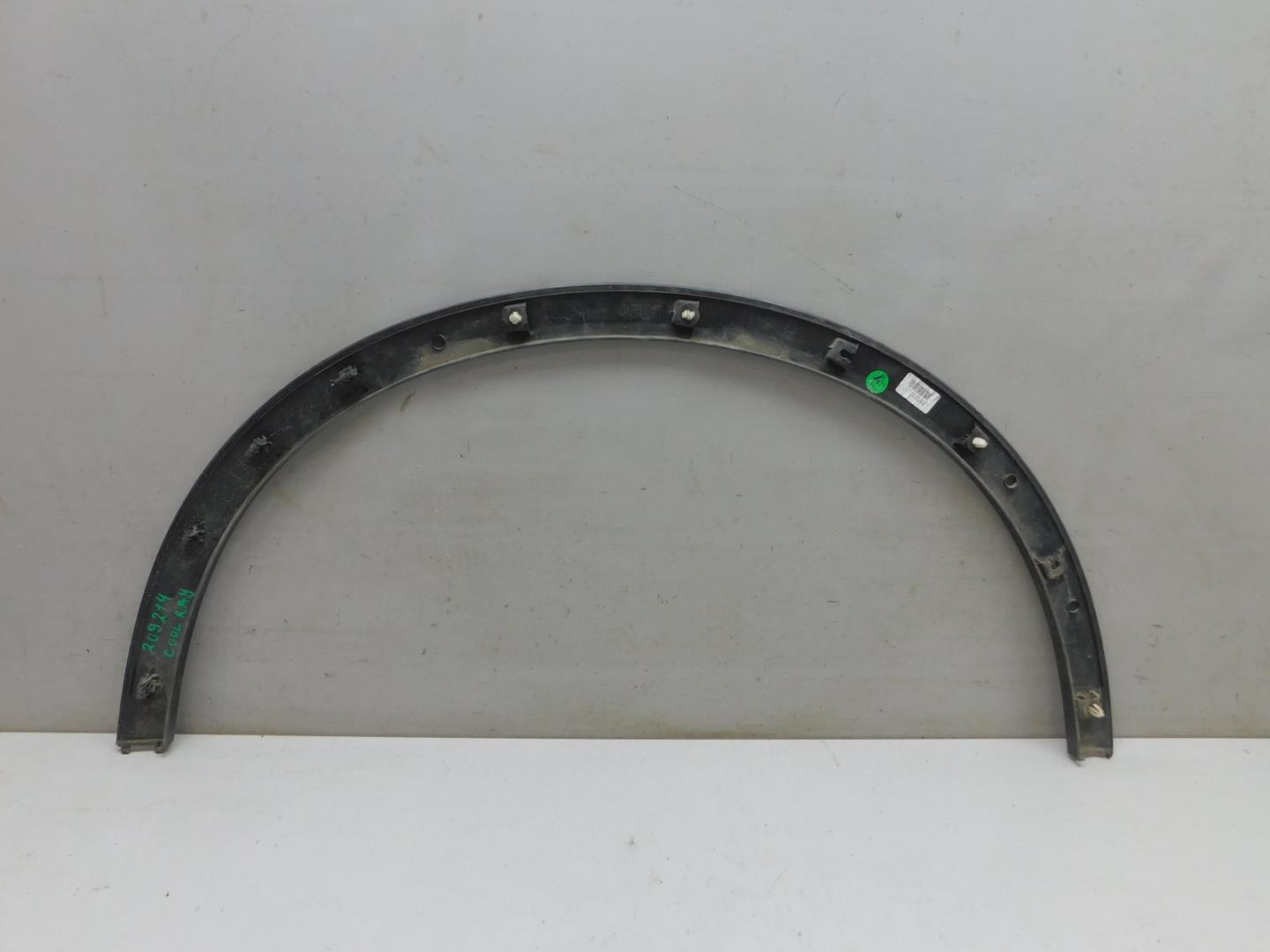 Накладка переднего крыла правого