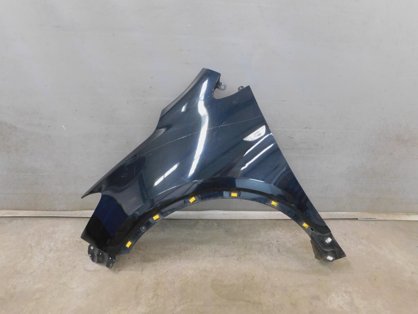 Крыло переднее левое