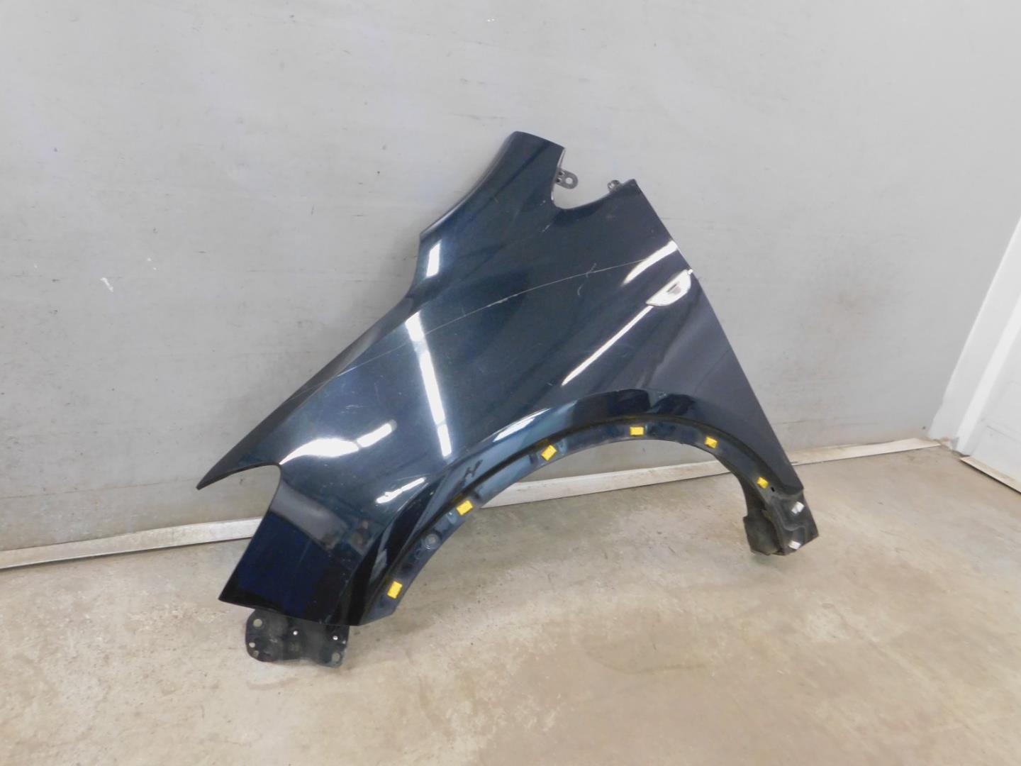 Крыло переднее левое