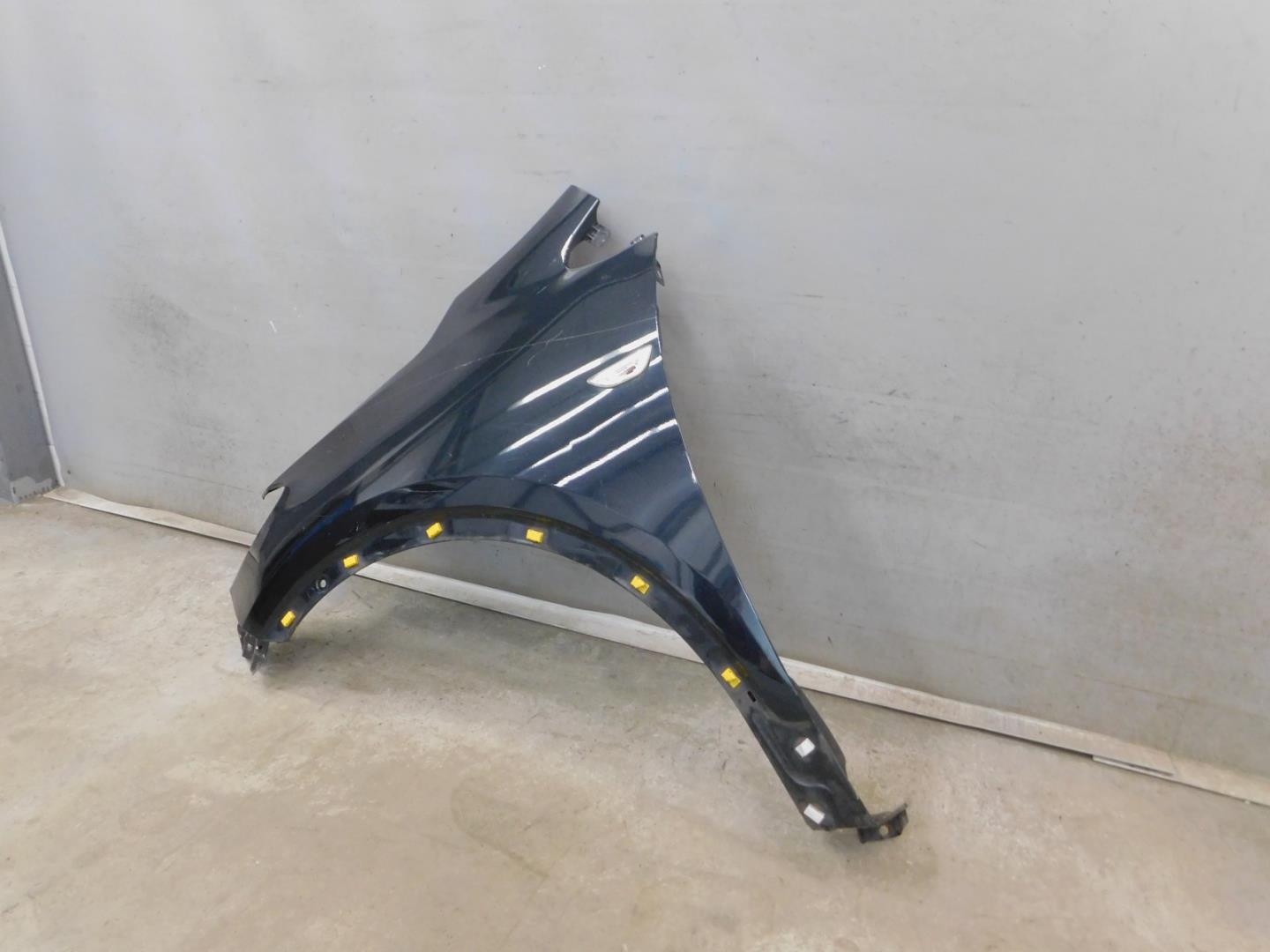 Крыло переднее левое