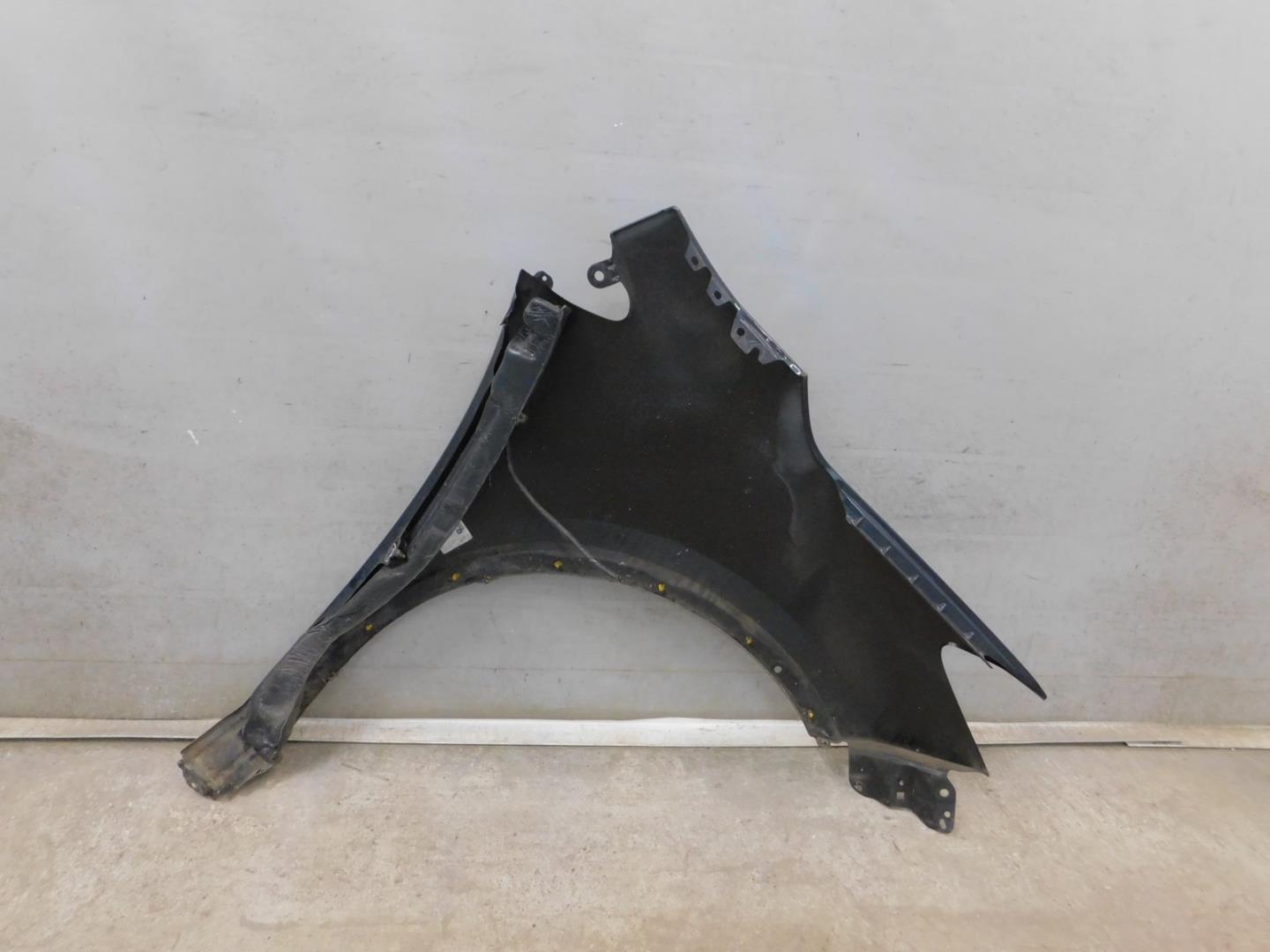 Крыло переднее левое