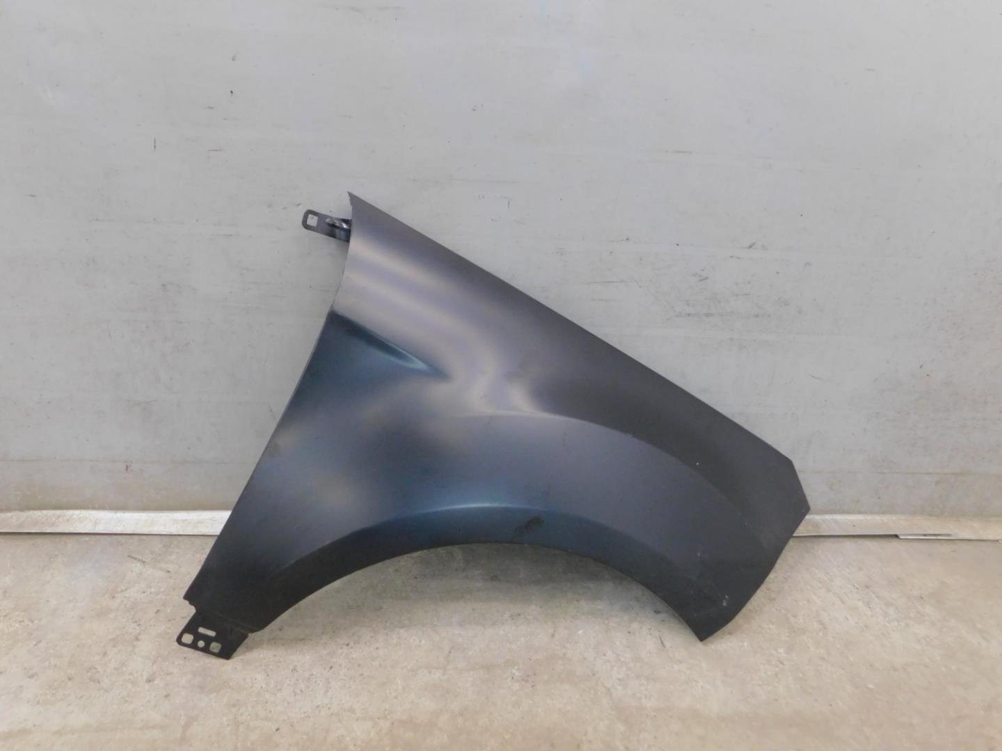 Крыло переднее правое