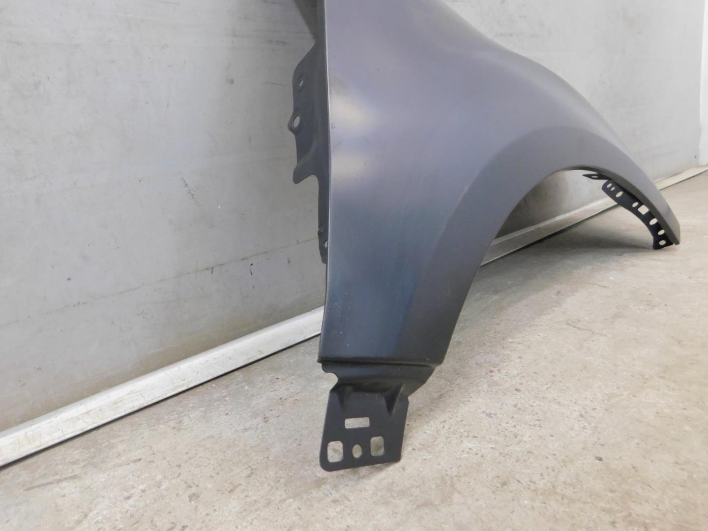 Крыло переднее правое