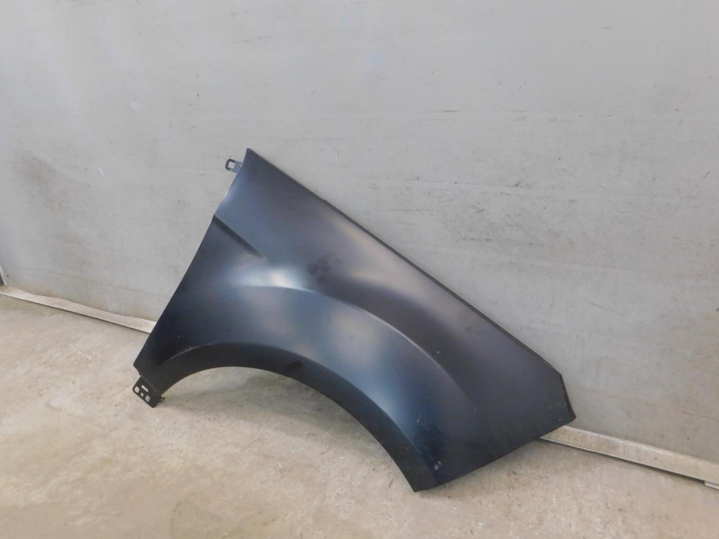 Крыло переднее правое