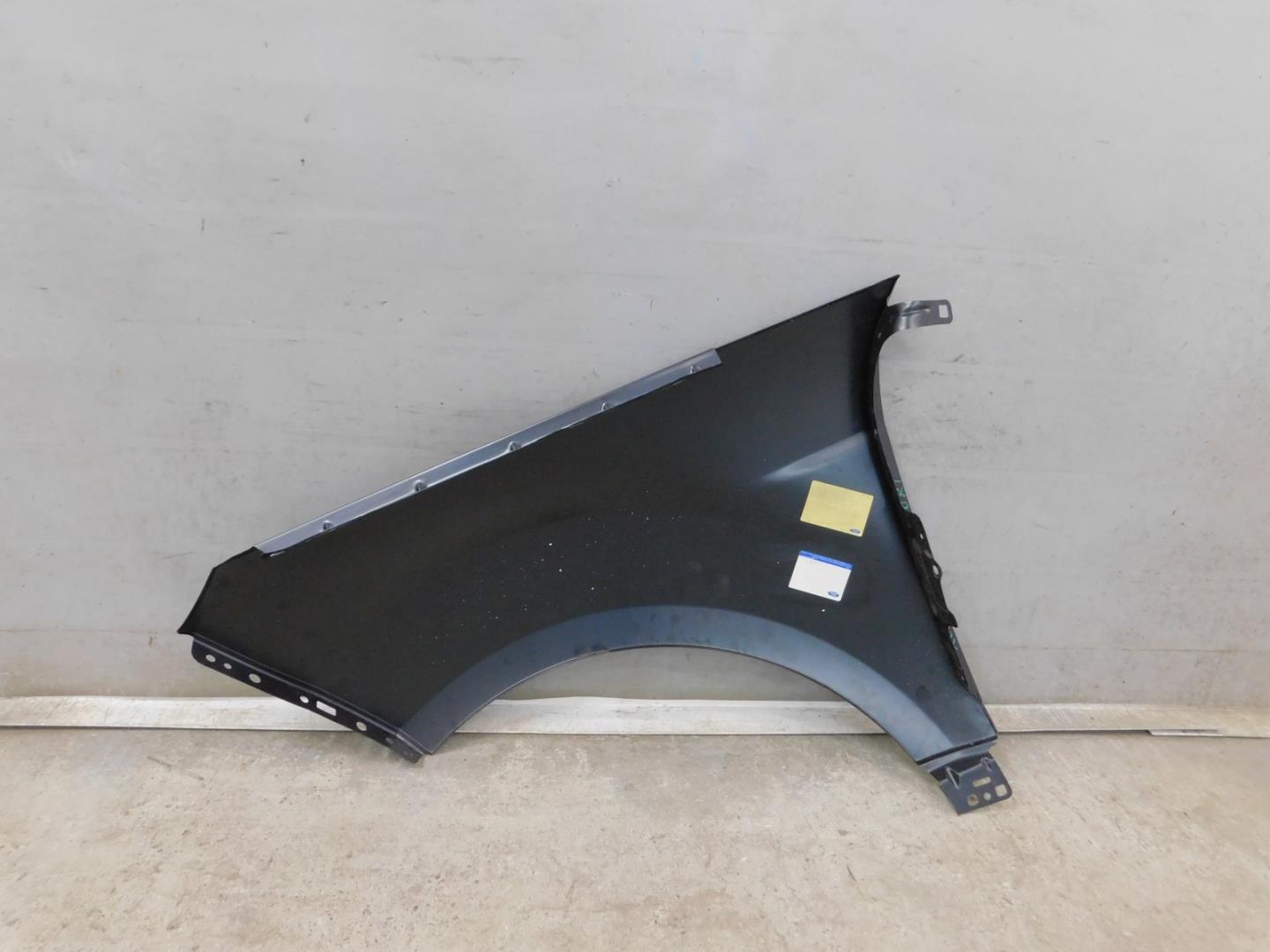 Крыло переднее правое