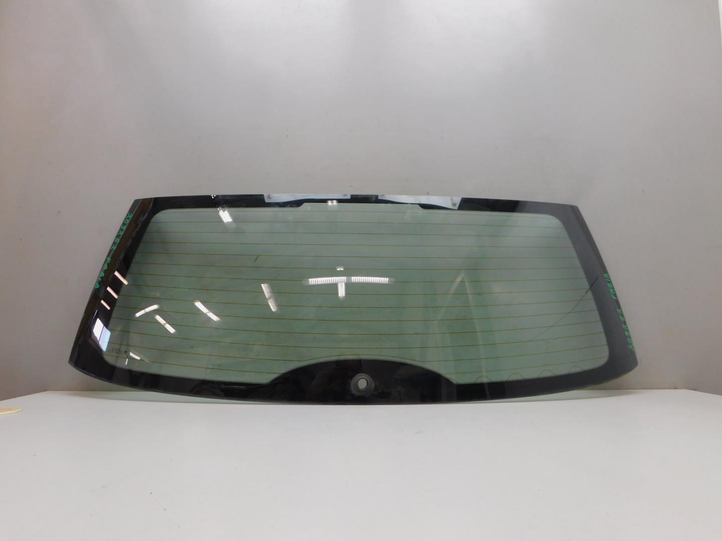 Стекло заднее