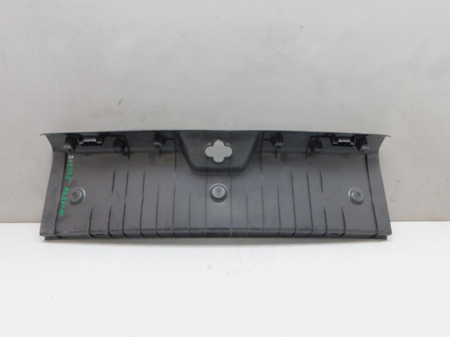 Обшивка багажника