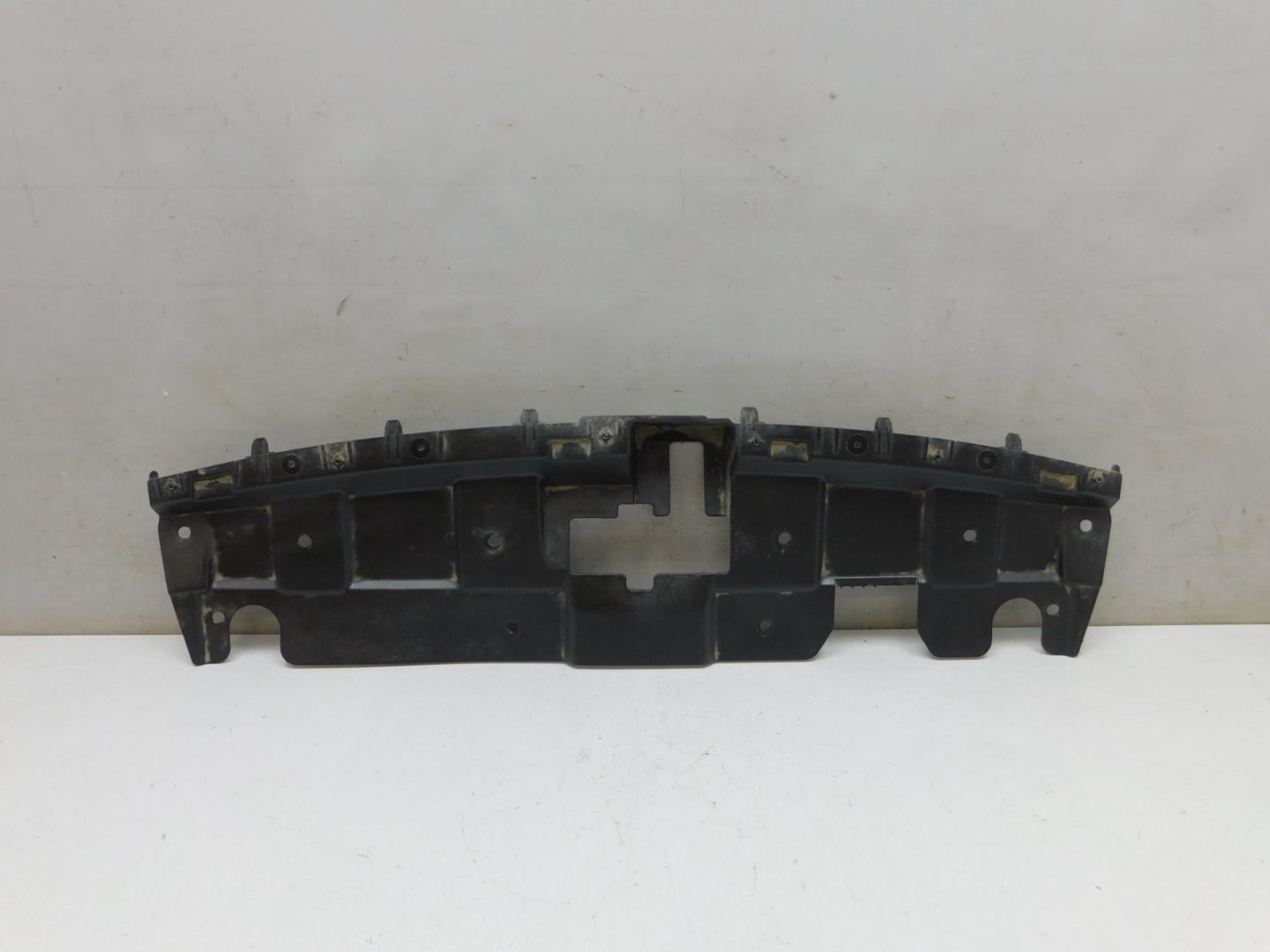 Кожух замка капота