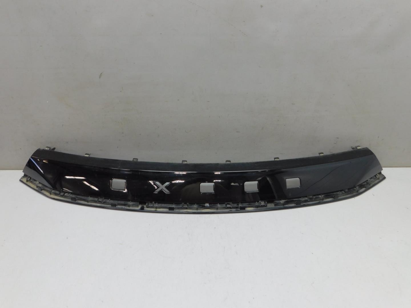 Накладка переднего бампера