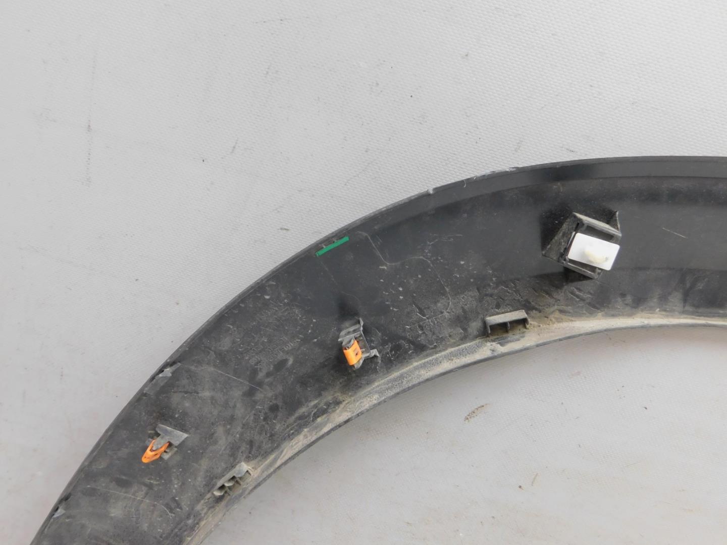 Накладка переднего крыла правого